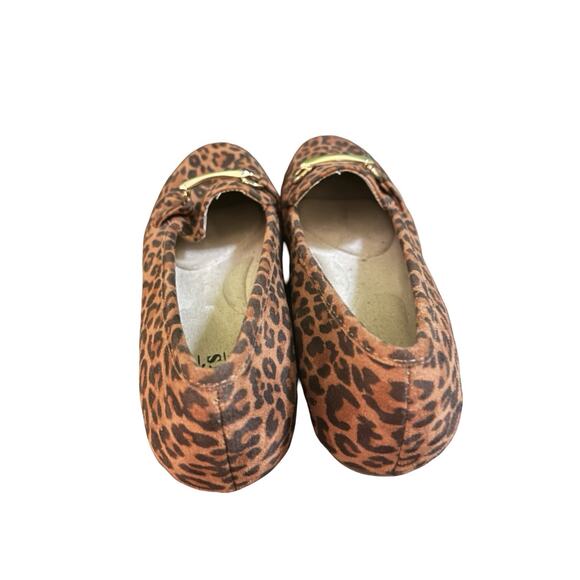 Cliffs By White Mountain Women’s Loafers Size 7 Leopard Print Slip-on Flats - Picture 2 of 7